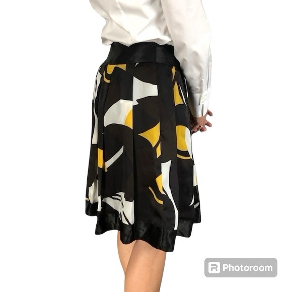 Nygard black gold & white silky flat pleated skirt size 6 100% polyester - Picture 3 of 6
